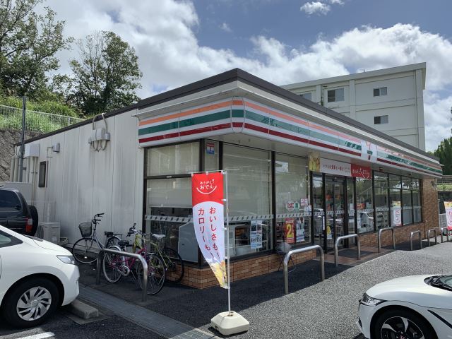 コンビニ　セブンイレブン（コンビニ）まで100m