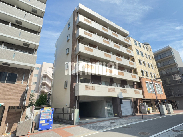 建物外観　周辺には商業施設が多数あります