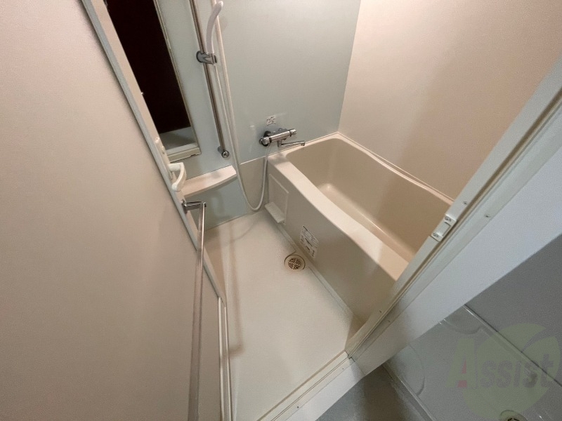 バス・シャワールーム　お風呂になります。一日の疲れを癒してくださいね。