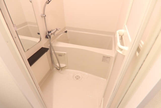 バス・シャワールーム　※別室の参考写真の為、現況優先です。