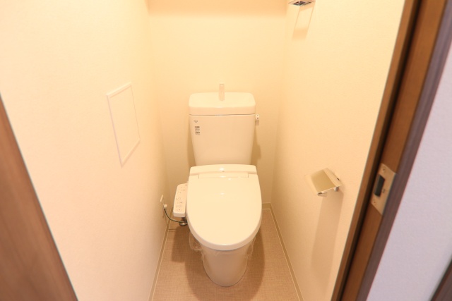 トイレ　※別室の参考写真の為、現況優先です。