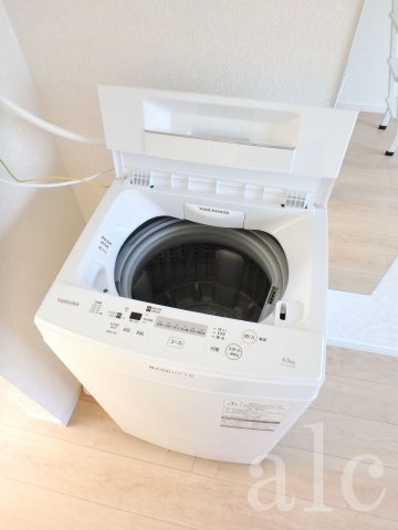 洗面設備　家具内容：冷蔵庫・洗濯機・レンジ・ケトル・ケーブル・テレビ！