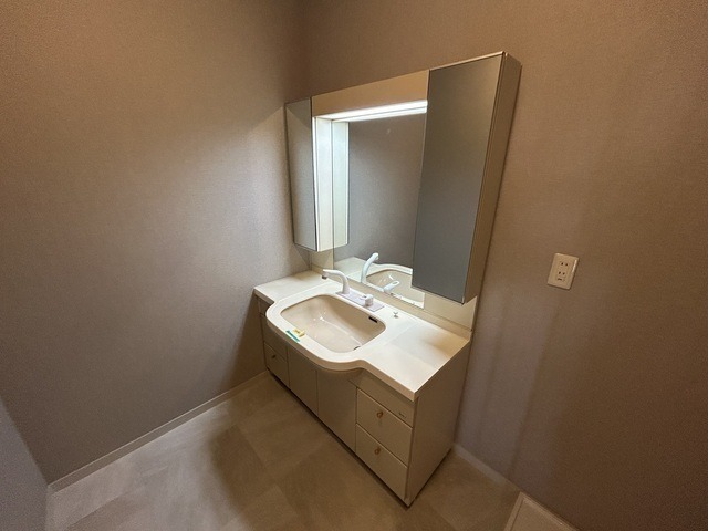 洗面設備　他部屋参考。