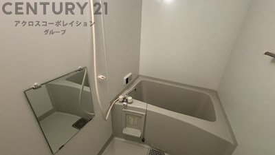 バス・シャワールーム　浴室乾燥機付きで便利です☆