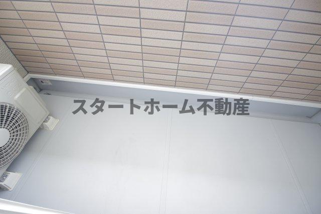 バルコニー　暖かな日差しのふりそそぐバルコニー