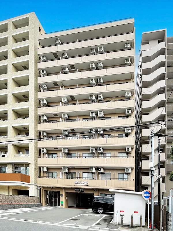 建物外観　SRC(鉄骨鉄筋コンクリート)構造 11階建て 116戸