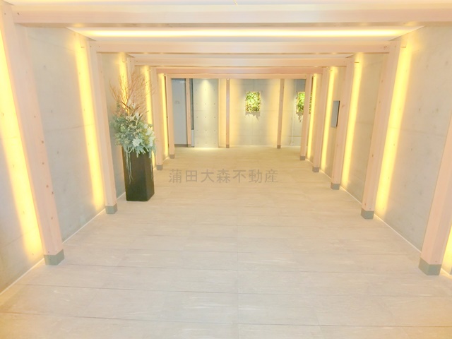 エントランス　防犯カメラTVモニター付きオートロック宅配BOXメールBOX