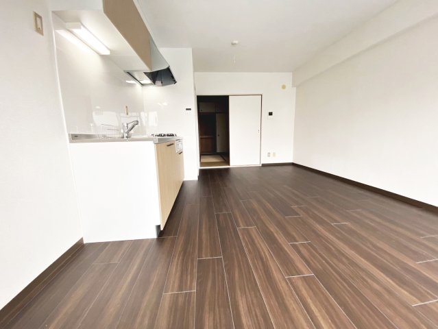 居室・リビング　※同建物の類似写真となります。