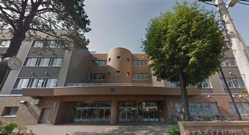 小学校　札幌市立平岸西小学校（小学校）まで648m