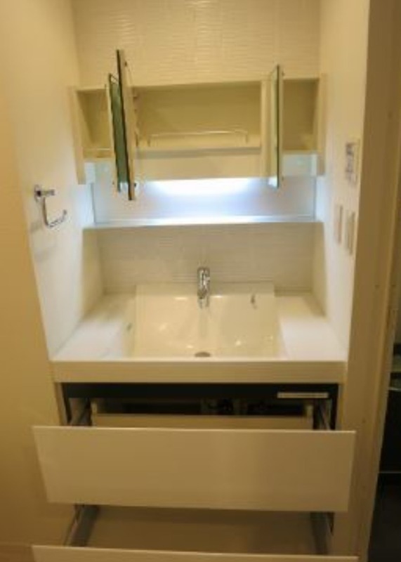 洗面設備　同仕様写真含む