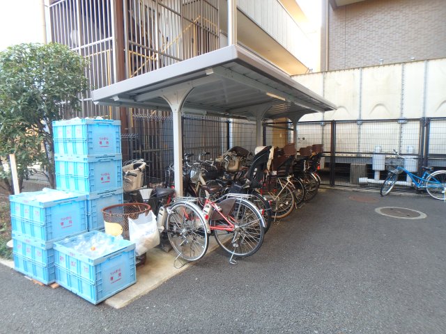 その他共有部分　屋根付き駐輪スペースです