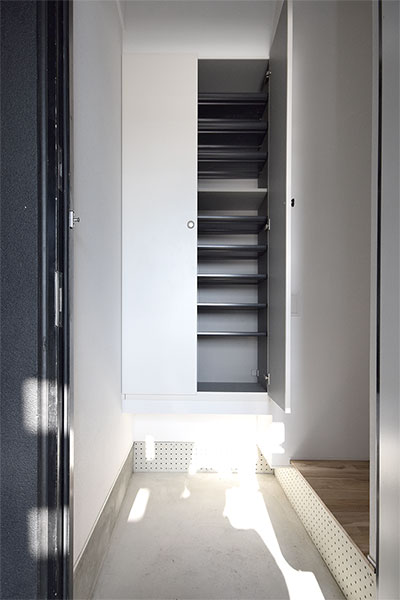 玄関　ピース・レジーナ