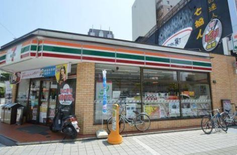 コンビニ　セブンイレブン広島三川町店（コンビニ）まで65m