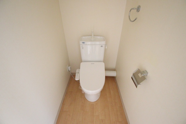 トイレ　※別室の参考写真の為、現況優先です。