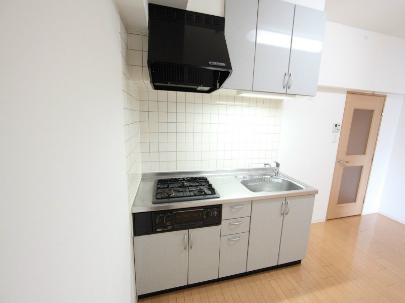 キッチン　システムキッチン（ガス3口・グリル付）