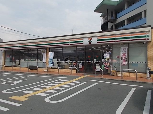 コンビニ　セブンイレブン　三倉堂南店（コンビニ）まで600m