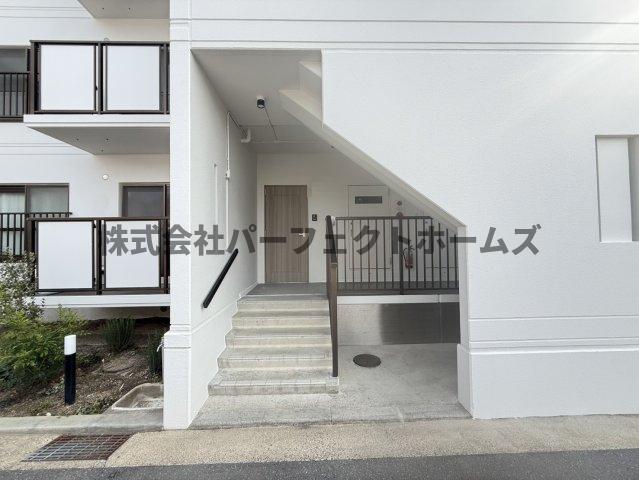 エントランス　落ち着いたエントランスです