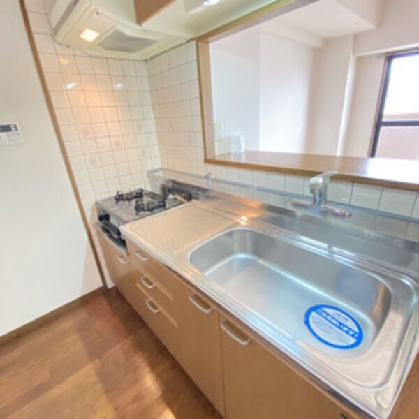 キッチン　※写真は同じマンションの違う部屋のものになります。