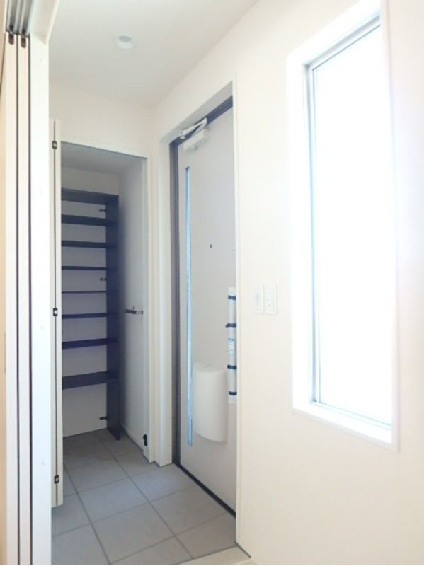 玄関　図面と現状に相違がある場合には現状を優先