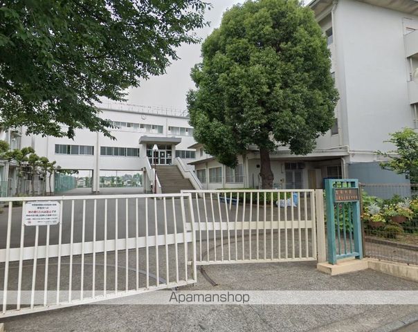 中学校　三鷹市立第五中学校（中学校）まで297m