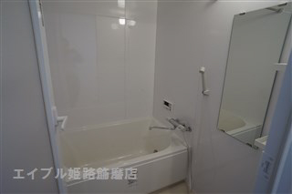 バス・シャワールーム　写真は反転のお部屋です