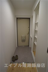 玄関　写真は反転のお部屋です