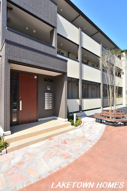 エントランス　オートロック付のエントランスです。