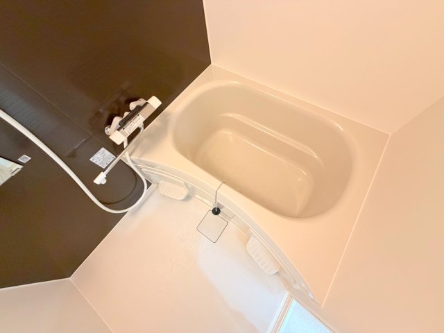 バス・シャワールーム　広めのお風呂は一日の疲れを癒してくれます。