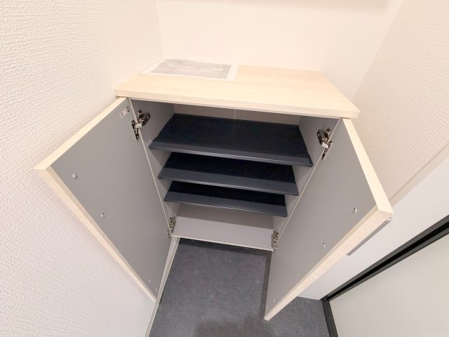 収納　大きいシューズボックスは靴がいっぱい入れれますね。