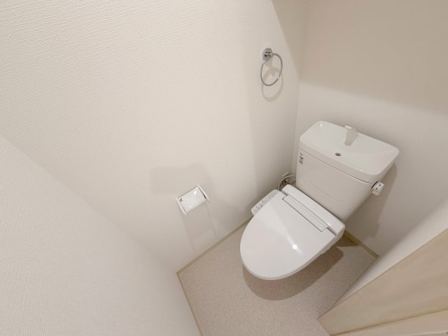 トイレ　綺麗なトイレにはウォシュレット標準装備です。