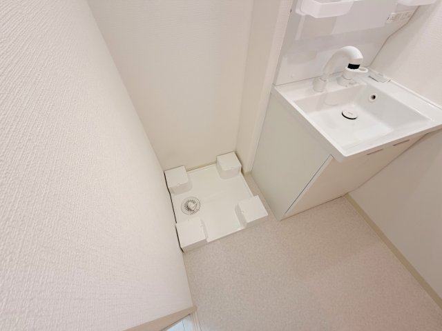 その他設備　室内に洗濯機置場があれば雨の日でも濡れる心配がございませんね