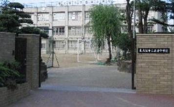 中学校　東大阪市立盾津中学校（中学校）まで1662m