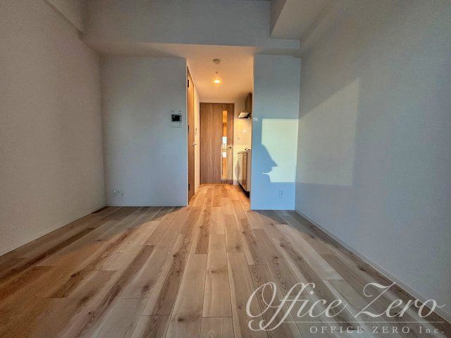 居室・リビング　１DKの奇数階内装写真、偶数階は（ホワイト系内装）となります