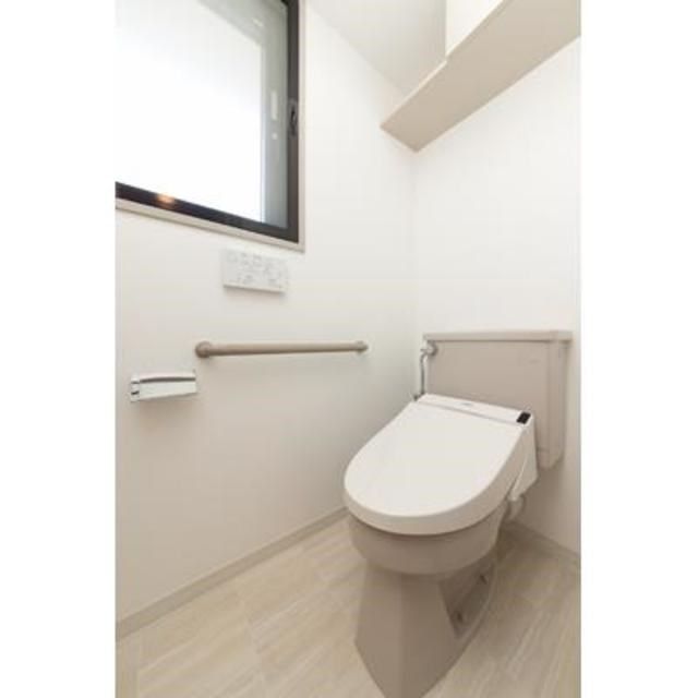 トイレ　（別タイプ参考写真）ラグーナ東池袋　豊島区東池袋２