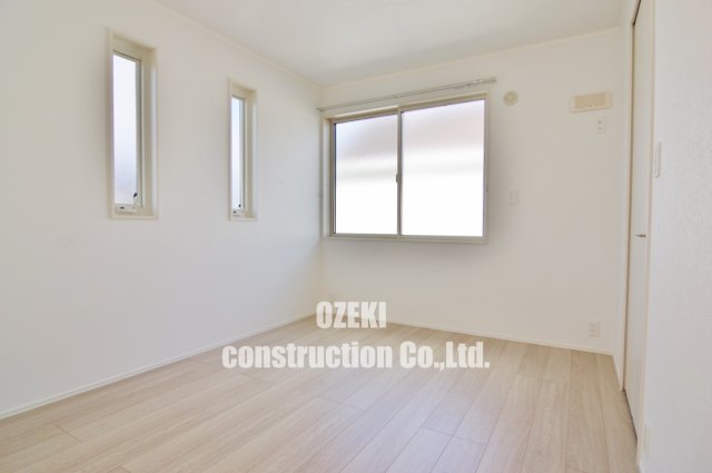 その他部屋・スペース　201はリビング・洋室が二面採光です♪