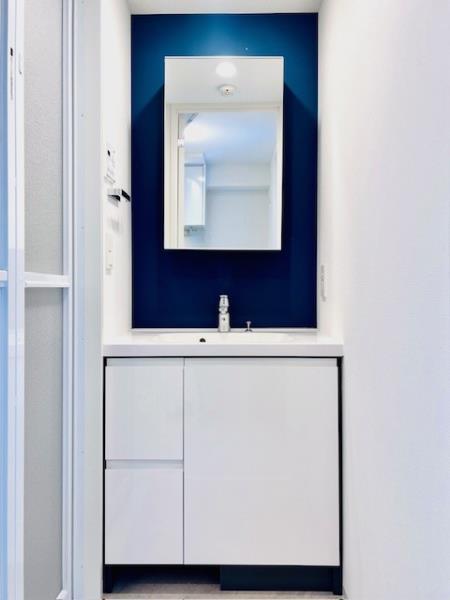 洗面設備　スペースが確保できる洗面所です