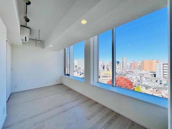 居室・リビング　こちらの居間で趣味の時間をお楽しみください