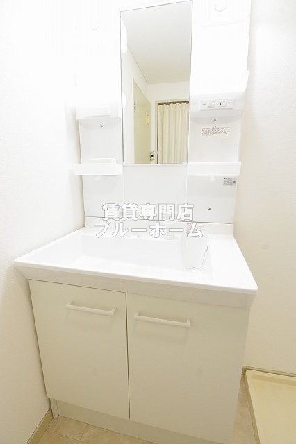 洗面設備　洗面所も収納豊富！