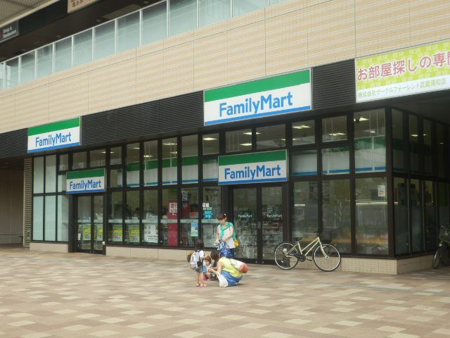 コンビニ　ファミリーマート武蔵浦和マークス店（コンビニ）まで286m