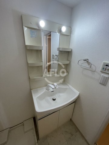 洗面設備　ルクレ阿波座レジデンス　独立洗面台