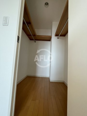 収納　ルクレ阿波座レジデンス　ウォークインクローゼット