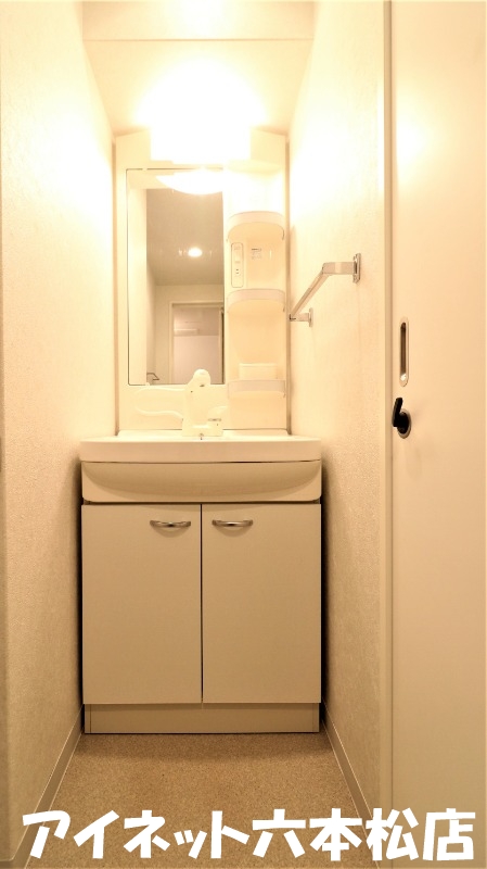 洗面設備　身支度には欠かせません