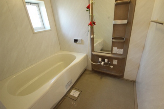 バス・シャワールーム　※別部屋の写真です