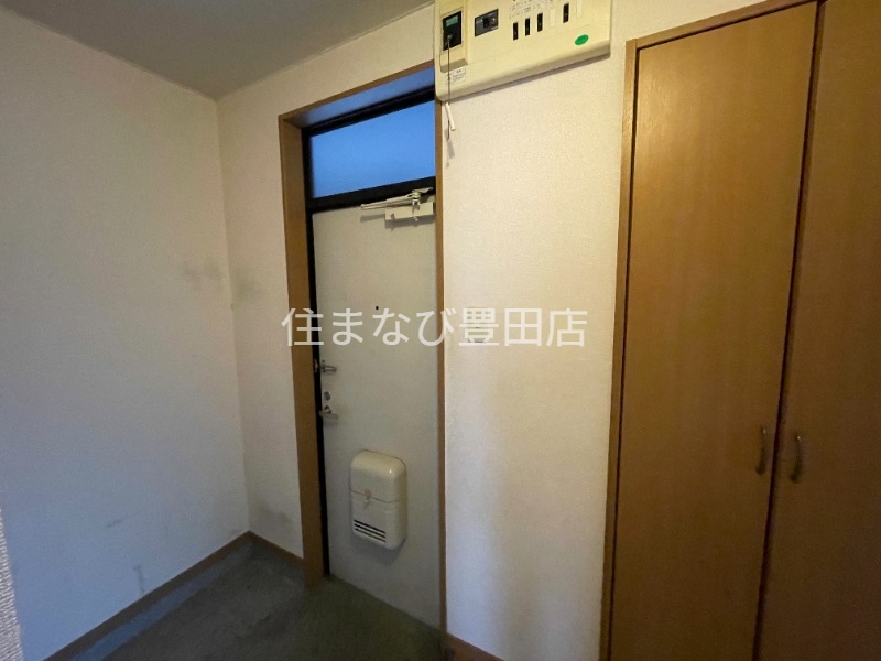 玄関　同型別部屋写真