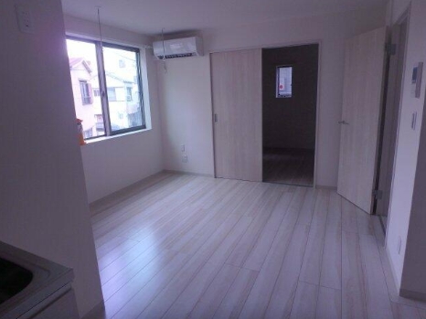 居室・リビング　☆明るい居間☆