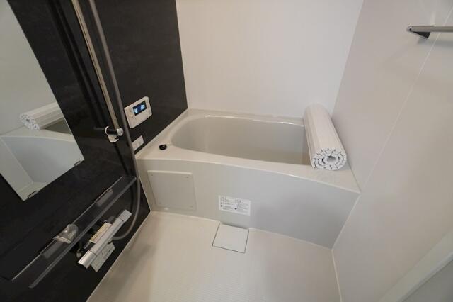 バス・シャワールーム　コンパクトで使いやすいお風呂です