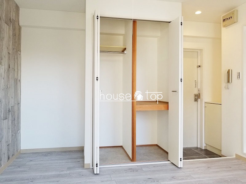 収納　クローゼット・物入れが分けられているので大変便利♪