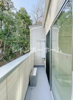 バルコニー　お洗濯にも便利なバルコニー付き