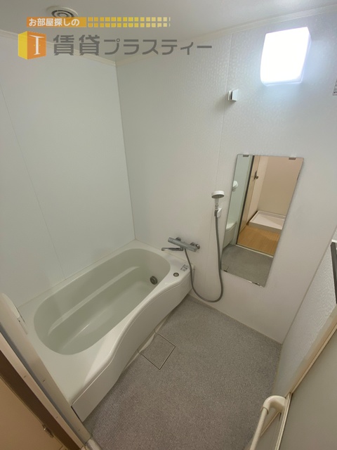 バス・シャワールーム　追い炊き機能付き。