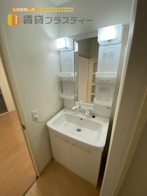 洗面設備　使い勝手の良い独立洗面台です。